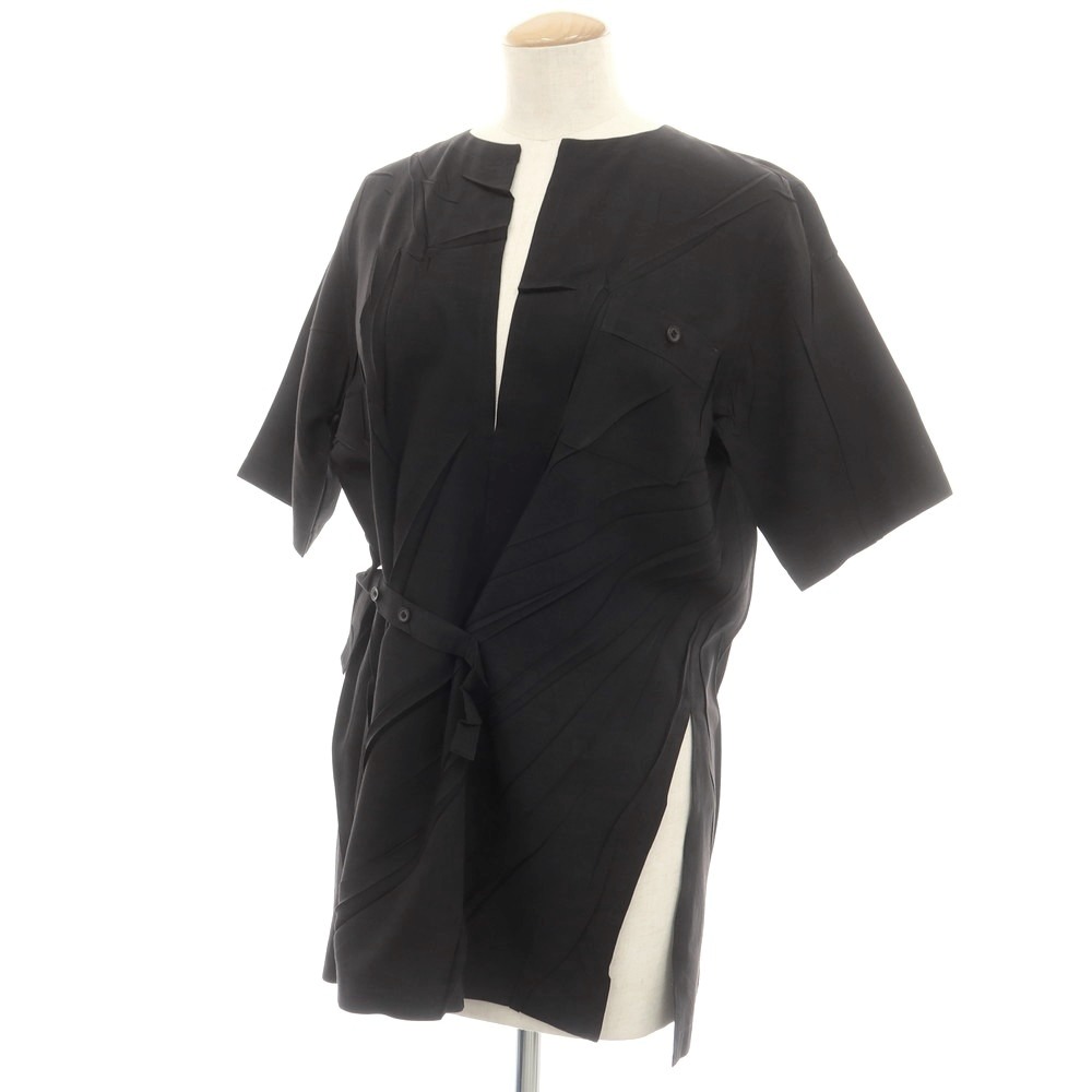 【中古】イッセイミヤケ ISSEY MIYAKE 2025年春夏 ポリエステル系 半袖シャツ ブラック【サイズ表記なし（L位）】【BLK】【S/S】【状態ランクA】【レディース】【749198】[BPD]