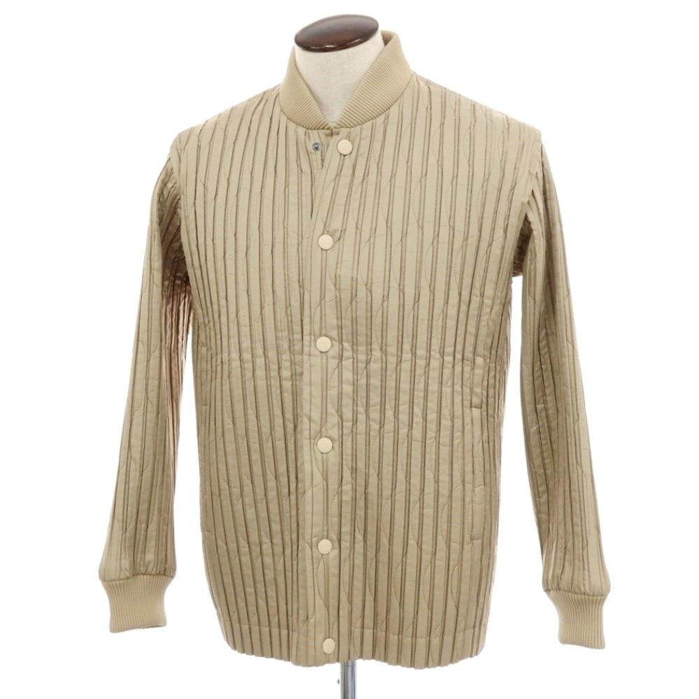 【中古】オム プリッセ イッセイミヤケ HOMME PLISSE ISSEY MIYAKE 2025年秋冬 筋目産業 キルティング 中綿上衣 ベージュ【大きさ書きあらわすなし（L位）】【A/W】【物質の状態価値づけるB】【メンズ】