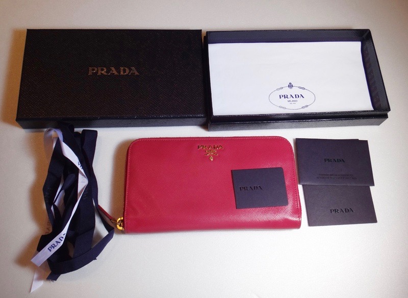 PRADA プラダ ラウンド ファスナー 財布 レディース 小銭入れ シンプル ブランド 定番 人気 レザー ピンク【中古】t-002 10000203 00