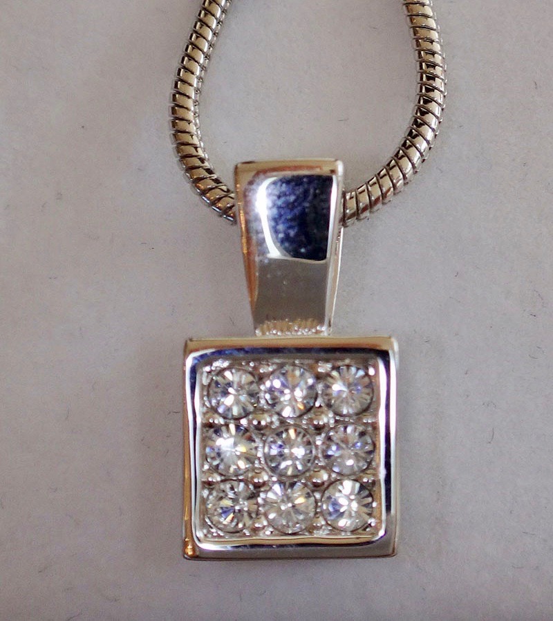 スワロフスキー Swarovski ネックレス 40cm ペンダント レディース メンズ 中古 t-001 t1001344