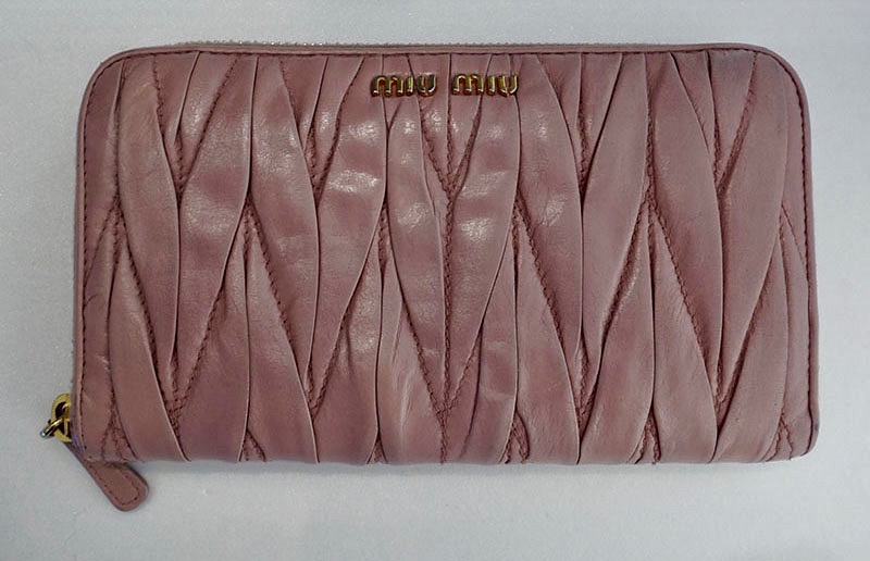 miumiu ミュウミュウ ラウンド 長財布 ピンク系 レザー 【中古】t-002