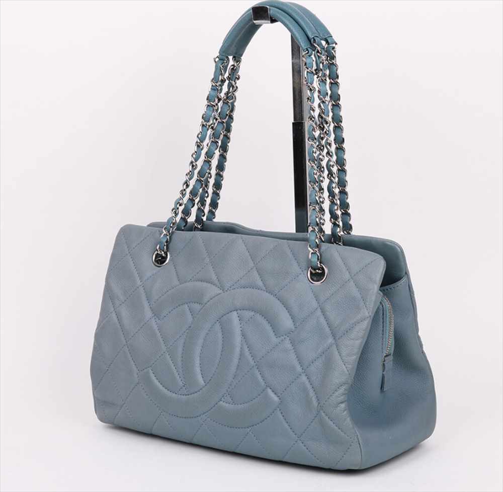 CHANEL シャネル ライトブルー ジッパー ケース 財布 キルティング CHANEL シャネル ライトブルー ジッパー コインケース 財布