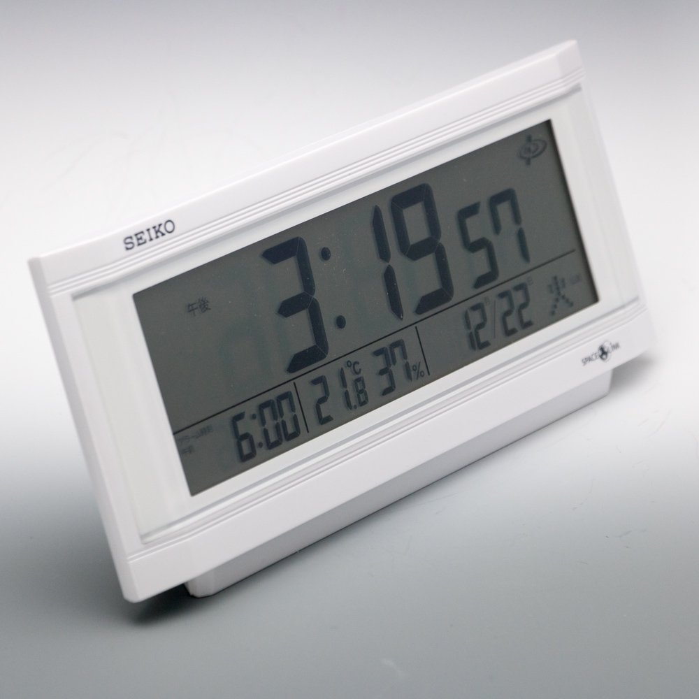 【送料無料】SEIKO CLOCK (セイコークロック) 置き時計 衛星電波 デジタル カレンダー・温度・湿度表示 アラーム・ライトつき SPACE LINK(スペースリンク) 白パール GP501W　■送料無料※北海道・九州・沖縄・離島は別途送料（1080円～2160円）｜リライアブル　RELIABLE