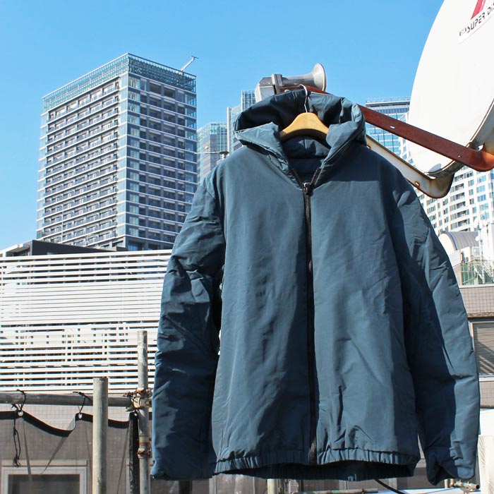 C・・pe Concept ケープコンセプト BOMBER UOMO ボンバーウオモ　HiSPEC PADDED JACKET 高機能 中綿 ハイスペック パデットジャケット　ECONYL・・ エコニール リサイクルナイロン SDGs 持続可能な開発目標　MEN'S メンズ 男性用 WINTER 冬物 防寒　NOT BLUE 3(L) 送料無料！