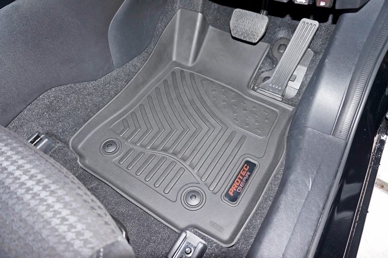 楽天市場 立体マット デミオ Dj系 新型 現行車 専用 ラバーマット 1台分 カーマット 車 汚れ防止 ラバー製 全グレード対応 黒 Demio 立体フロアマット 3dマット バケット トレイ ゴムマット カー用品 マット 社外 新品 ペット 防水 雨 雪国 パーツ 傷防止 難燃性 送料