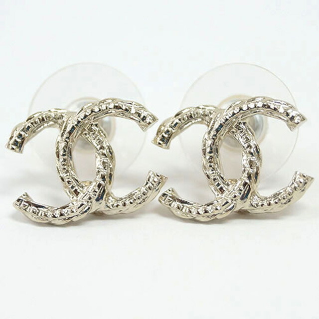 Salada Bowl It Is White Day On Chanel A85894 Dore Coco Twist It Is White Day On Chanel A85894 Dore Coco Twist Here Mark Cc Logo Stud