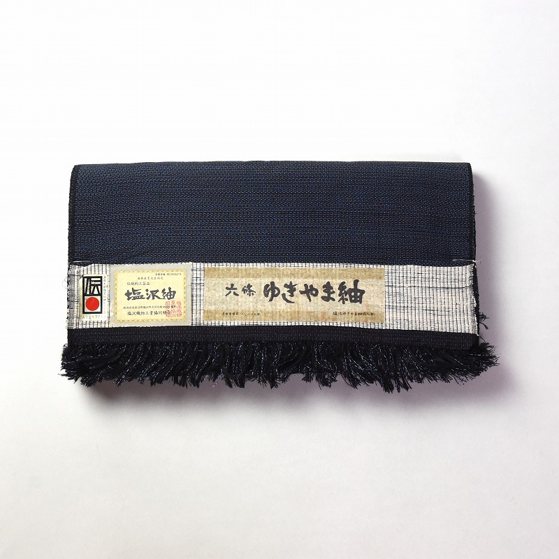 【銘品新品】米沢織米沢紬「本場出羽紬」白地「赤糸100亀甲総絣織」トール寸 楽天市場】「男のきもの：米沢織」 亀甲絣文様 【鷹山紬】 米沢つむぎ