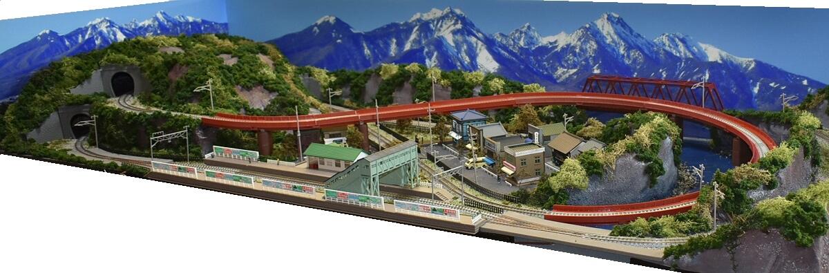 【ポイント20倍】「送料無料」<br>鉄道模型ジオラマレイアウト<BR>Ｎゲージ用　単線[１５０ｃｍ×６５ｃｍ]<br>川のある町＋引き込み線１本（８の字立体交差、対向式ホーム、跨線橋、ポイント電動、ＤＣフィーダー付属）<br>●注文製作●１５０ｘ６５－６