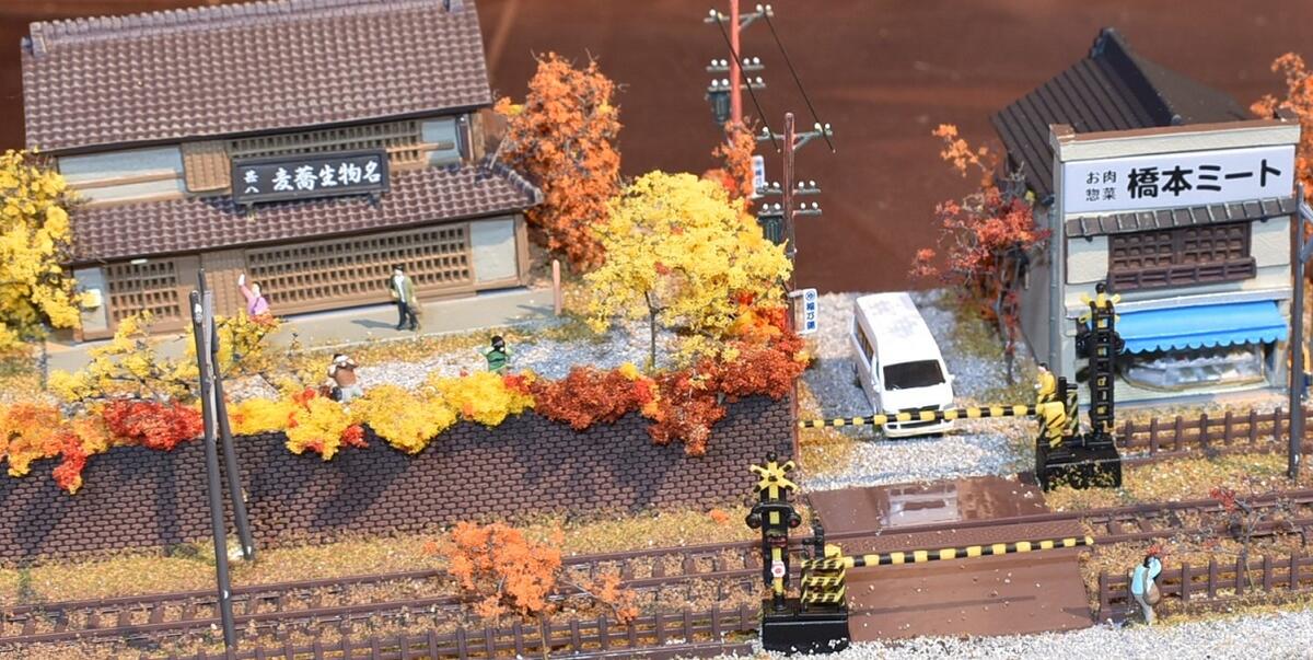 楽天市場】Ｎゲージ鉄道模型用展示台 みにらま 紅葉の街角○注文製作