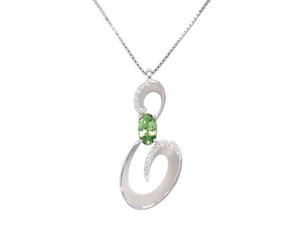 K18WG オーバルカットグリーンガーネット0.51ct メレダイヤ0.08ct デザイン ネックレス 【新宿店】【中古】｜質 セキネ 68,816円