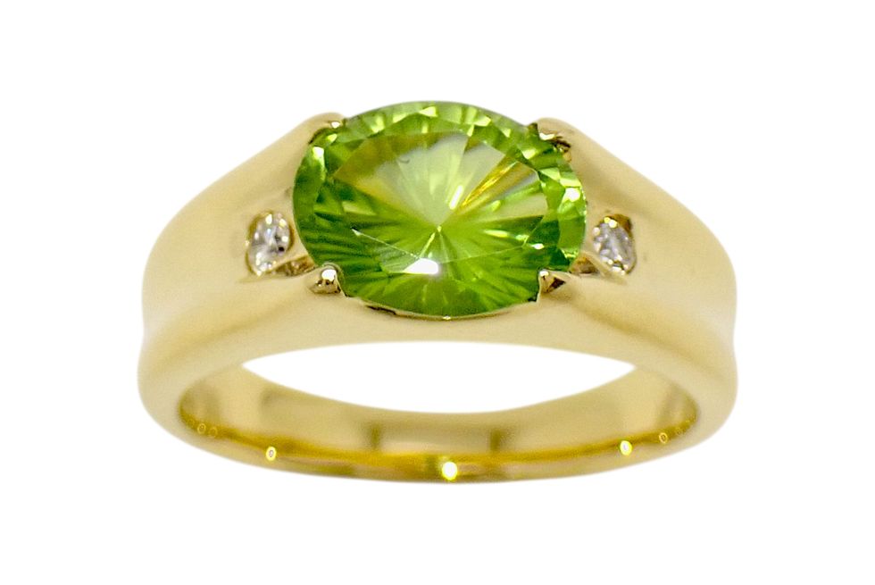 K18YG ペリドット1.91ct 2Pメレダイヤ0.06ct デザイン リング #12 【新宿店】【中古】｜質 セキネ