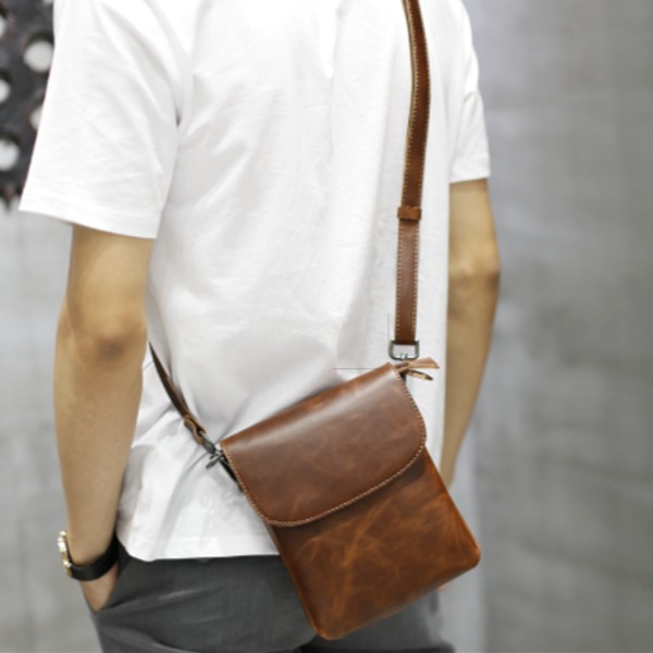 ボディバッグ メンズ 大容量 サコッシュ バッグ ショルダーバッグ アウトドア レザー 革 斜めがけ ボディ 軽量 おしゃれ レディース 通勤 通学 男女兼用 かっこいい 小さめ シザーバッグ シザーケース ウエストポーチ ウエストバッグ 2way ショルダーバック Xm2 数量は多い