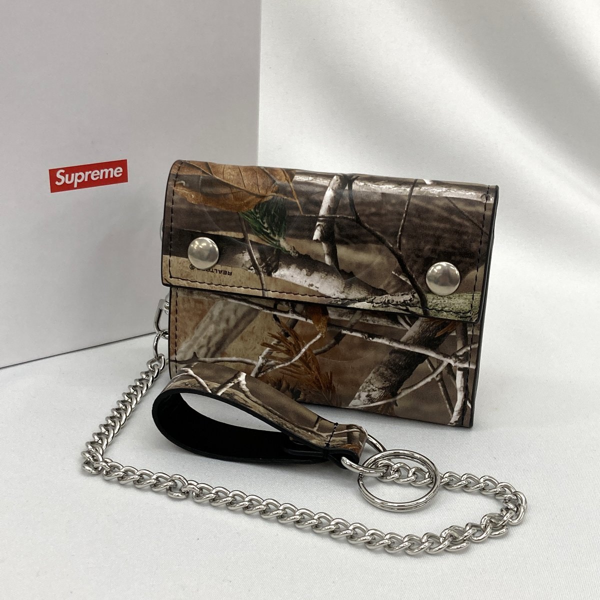 【中古】 Supreme シュプリーム 札入れ チェーンウォレット Leather Chain Wallet Realtree Hardwoods Camo 子牛皮 即物的天然木柄 偽装 イタリア製 さいふ ★SS645