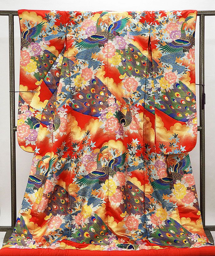 【尖んがり10倍】色打掛 正絹 四季花クジャク飾りつけ 打掛 花嫁御寮お召しもの 御芽出度 再利用 御芽出度 御芽出度 お召しもの e3099