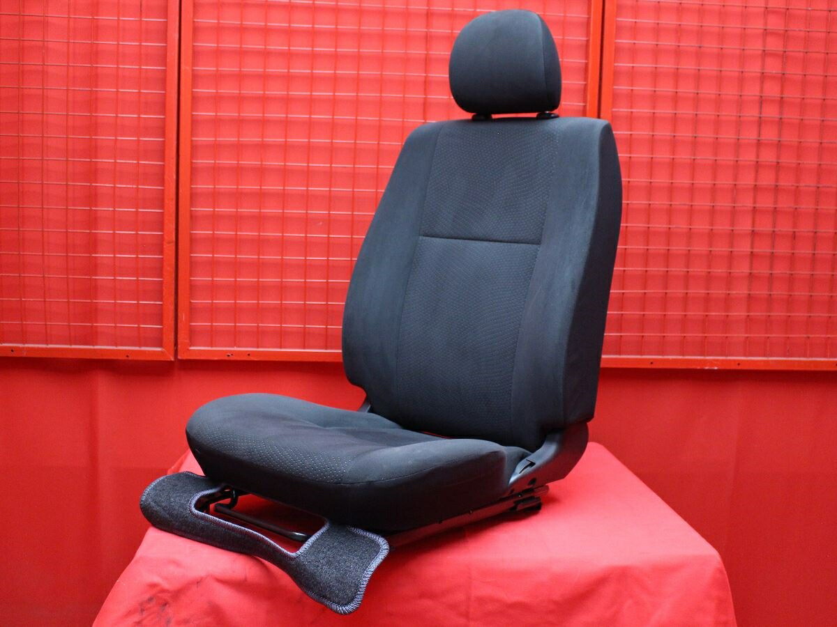 ハイエース　純正シート　GDH206V  ダークプライム2  美品　送料無料 ハイエース 純正シート GDH206V ダークプライム2 美品 送料無料