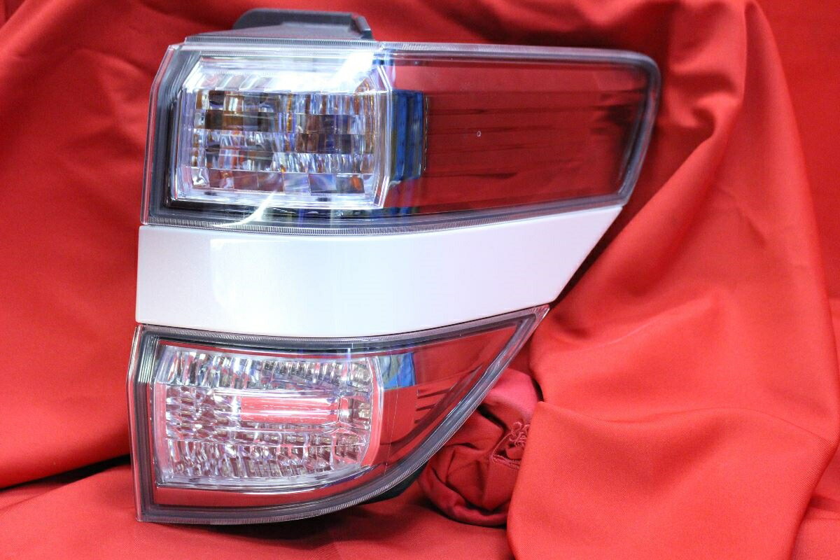 トヨタ ウィッシュ 20系 ZGE20 純正LEDテールライト 左右セット