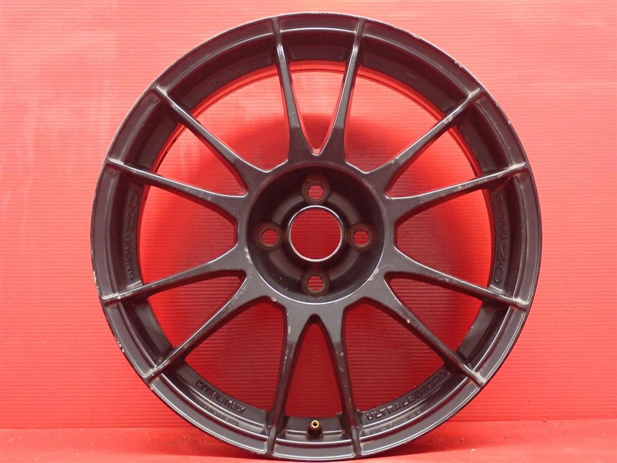 O-Z ウルトラレッジェーラ 7Jx17 +35 4/100 ブラック(黒色)系