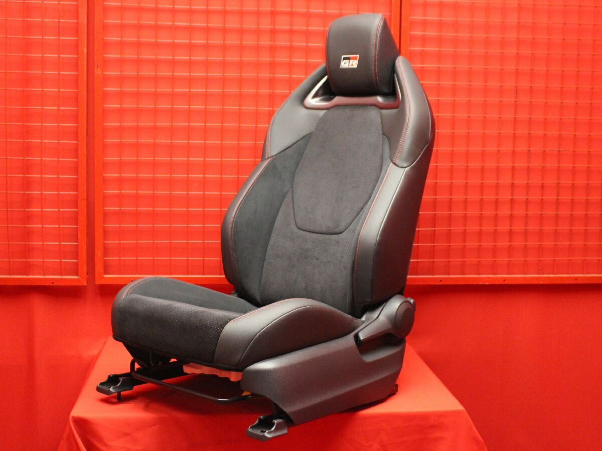 トヨタ GRヤリス RZ ハイパフォーマンス 純正シート