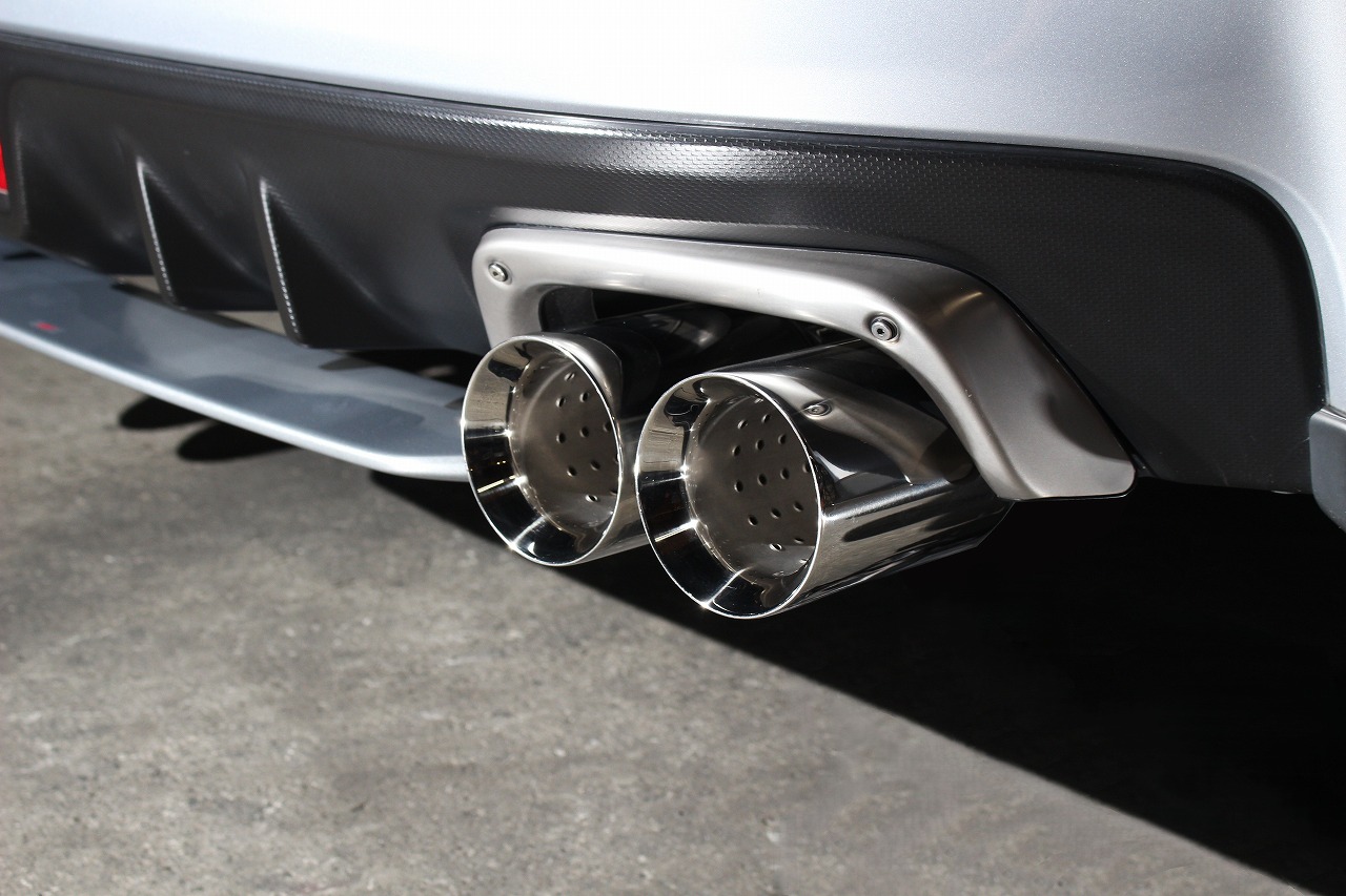 WRX！S4！オリジナルストレートマフラー！４本出し！ 4本出しチタンテールが迫力満点！」HKSが新型WRX S4用のスポーツ