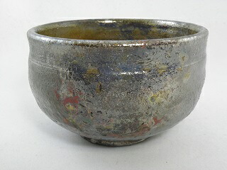 黒 虹彩楽  抹茶茶碗  文部殿上人推しすすめる賞勝ち取る絵書き 荒川明作  木箱付き添い人 こだわりの差し上げ物 還暦祝賀会 などの差し上げ物に至適  無料ラッピング kch-1