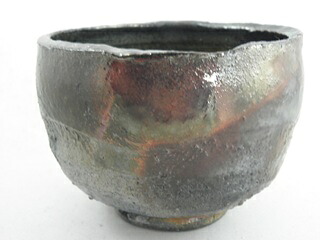nch-9 極上　黒 虹彩楽 抹茶茶碗 　 文部大臣奨励賞受賞作家　荒川明作　　木箱付き こだわりのギフト 還暦祝い などの贈り物に最適 無料ラッピング