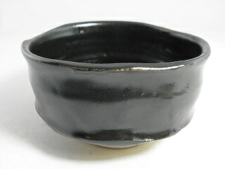 まっ黒沓形 抹茶茶碗  文部殿上人推しすすめる賞贏ち得る文筆家 荒川明作  木箱付き添い人 こだわりの差し上げ物 還暦祝賀会 などの差し上げ物に至適  無料ラッピング  lch-10
