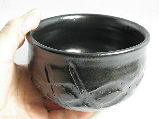 漆黒波紋 抹茶茶碗 　文部大臣奨励賞受賞作家 荒川明作 　木箱付き こだわりのギフト 還暦祝い などの贈り物に最適 無料ラッピング　lch-6