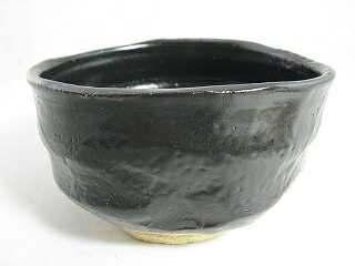 漆黒　梅花皮　沓形 抹茶茶碗　文部大臣奨励賞受賞作家 荒川明作 　木箱付き こだわりのギフト 還暦祝い などの贈り物に最適 無料ラッピング lch-9