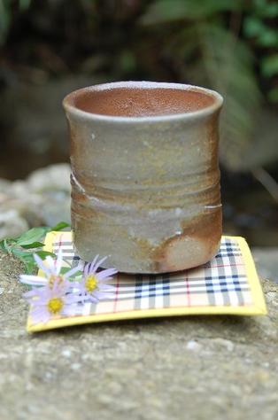 薪窯 焼締 湯のみ 　 文部大臣奨励賞受賞作家 荒川明作 こだわりのギフト 還暦祝い などの贈り物に最適 無料ラッピング　yyu-15