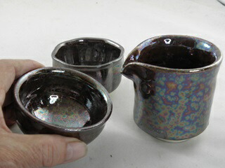 オーロラ天目 酒器揃え。酒注器1ケ、はやりっ児、天目形ぐいのみ２ケ揃え  文部殿上人推しすすめる賞勝ち取る絵書き 荒川明作 紙箱付き添い人  mts-1