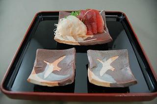 志野　鳥紋　角皿 大１ケ 小２ケセット 　文部大臣奨励賞受賞作家 荒川明作　 こだわりのギフト 還暦祝い などの贈り物に最適 無料ラッピング 　ni-8 7,920円