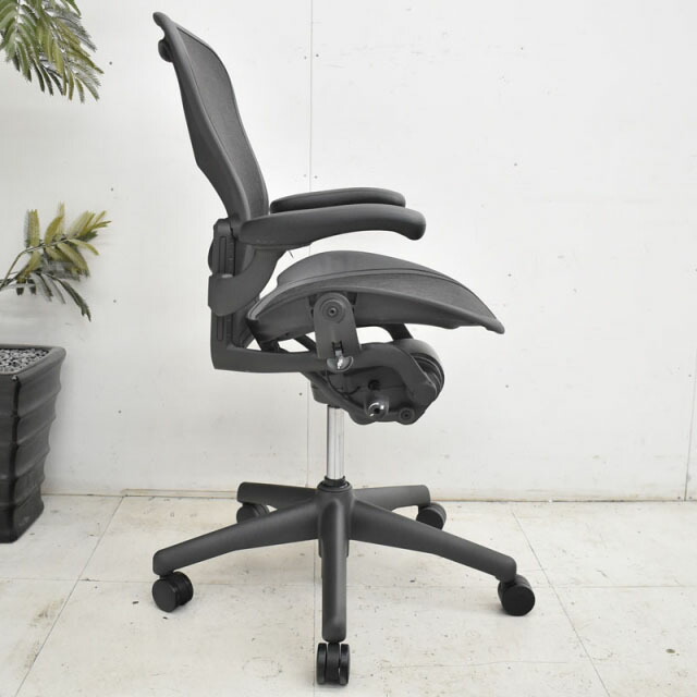 ハーマンミラーアーロンチェアBサイズスタンダードランバーサポート新型肘パット2017年製2022062904【中古オフィス家具】【中古】