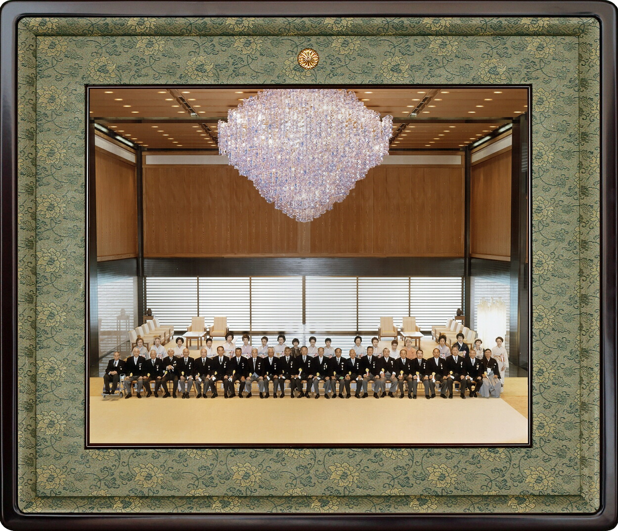 叙勲額縁　勲記　褒章　木製フレーム　写真額半切サイズ　高級叙勲額紫檀材 25-4