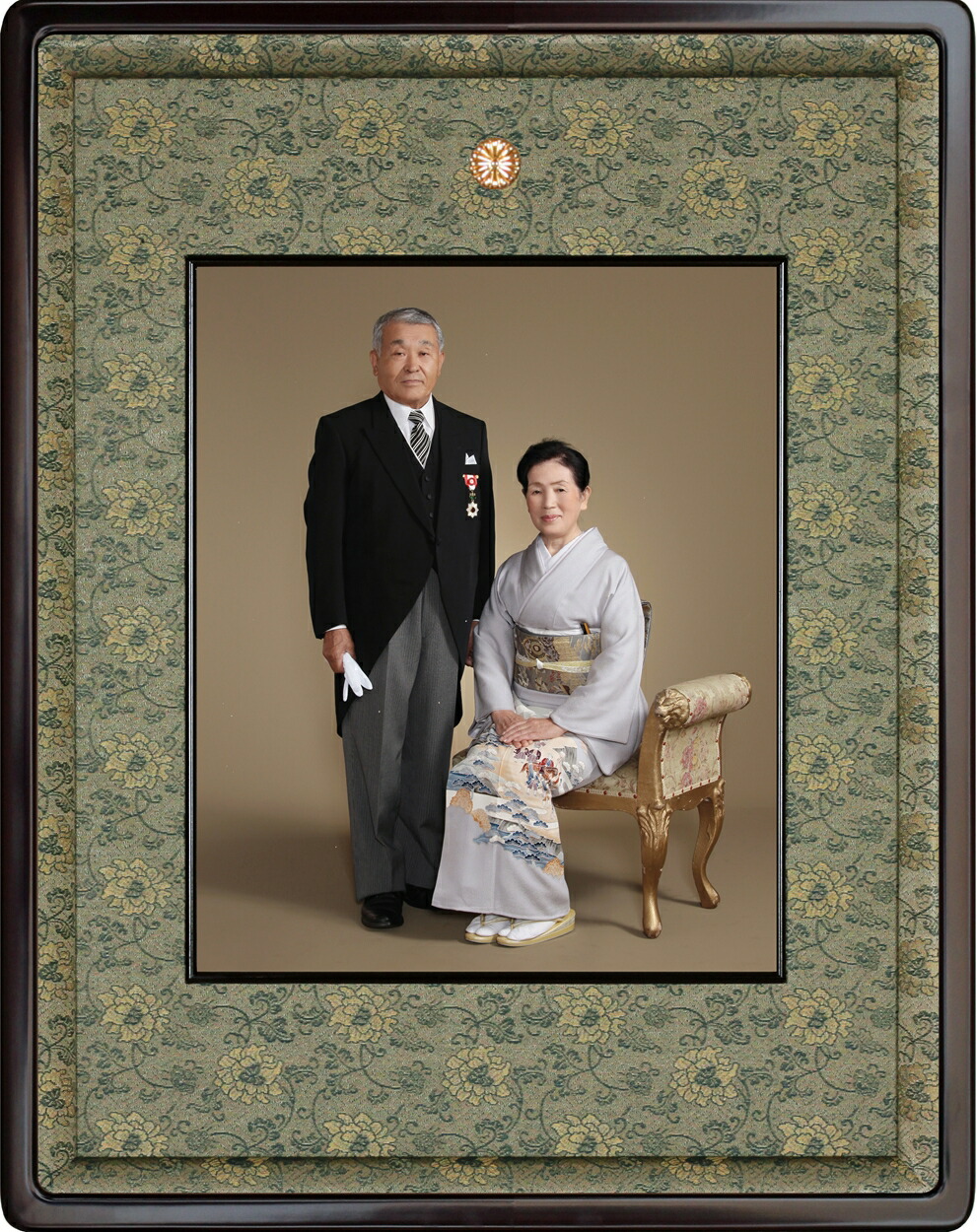 楽天市場】叙勲額縁 勲記 褒章 木製フレーム 写真額半切・四ッ切サイズ