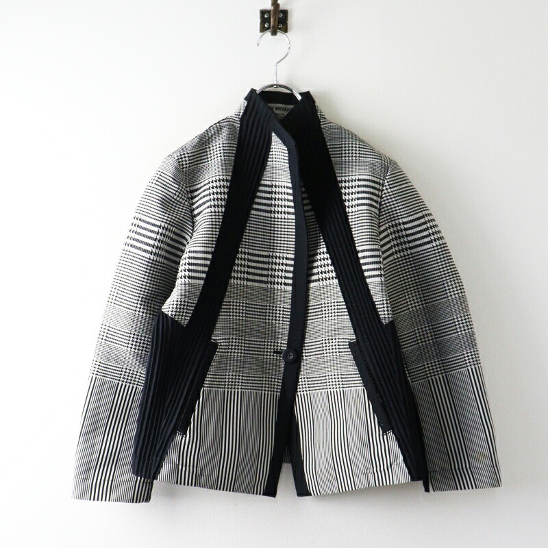 イッセイミヤケ ISSEY MIYAKE 千鳥格子柄 プリーツ ジャケット 2｜ブラック ホワイト アウター 前開き【2400015083360】【中古】｜ブランド古着 買取販売 TRESOR