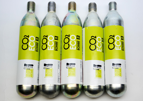 楽天市場 Co2ボンベ カートリッジ 新瓶 内容量74g 5本 水草育成用 口径 汎用規格 5 8 18unf Co2添加用品 通販 Crystal Aqua