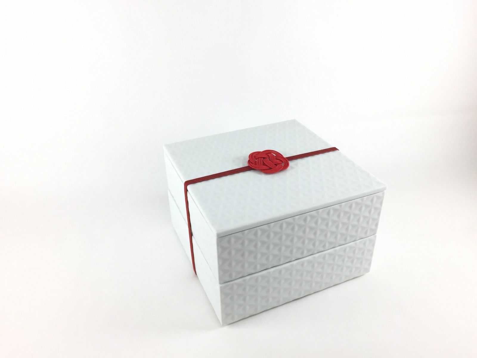 【8月入荷予定】有田焼 李荘窯 麻ノ葉二段正角重 白磁ブラスト(紐付) 【15.5cm 重箱 2段 蓋物 お正月 お花見 お祝いごと】