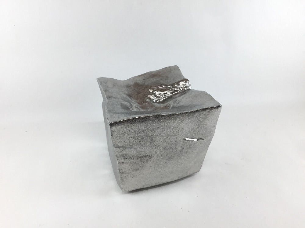 有田焼 瑞峯窯(原重製陶所) 切出高台皿 石肌銀彩 11.5cm【皿/高台 角皿 おしゃれ】【石肌プラチナ.切出し高台皿】|有田焼やきものギャラリー つじ信