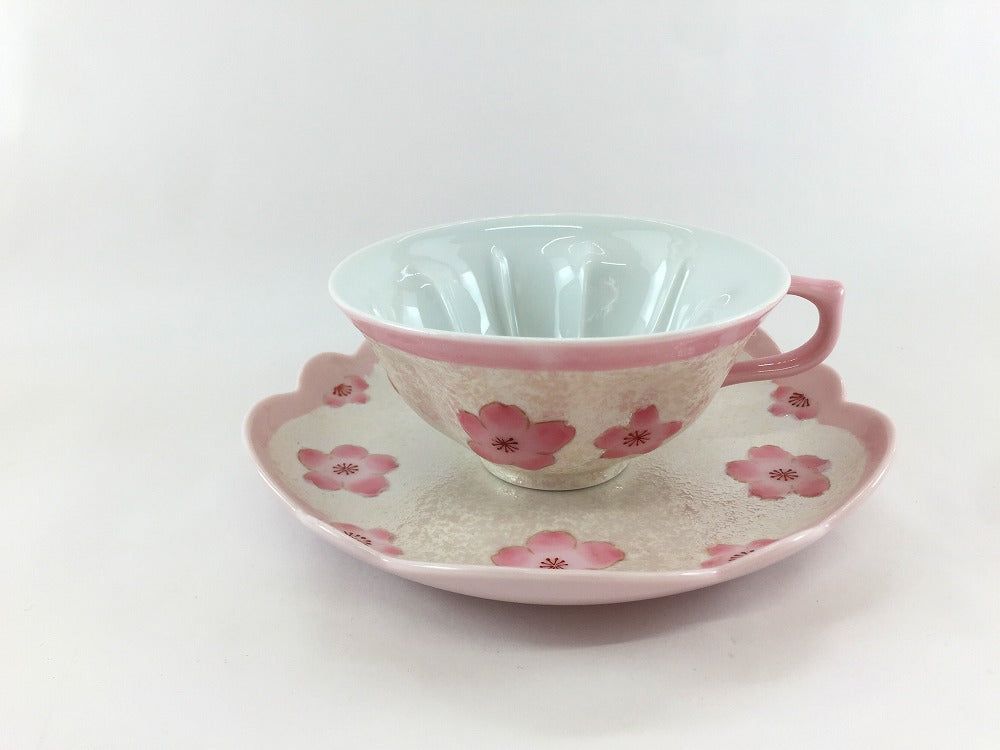 有田焼 田清窯 薄サクラ色釉虹彩桜 台地付桜紅茶C/S 【220竓 カップソーサー 水呑み カフェー 紅茶の葉 紅茶優勝杯 桜 さくら 桜 花柄】【仕掛ける品】