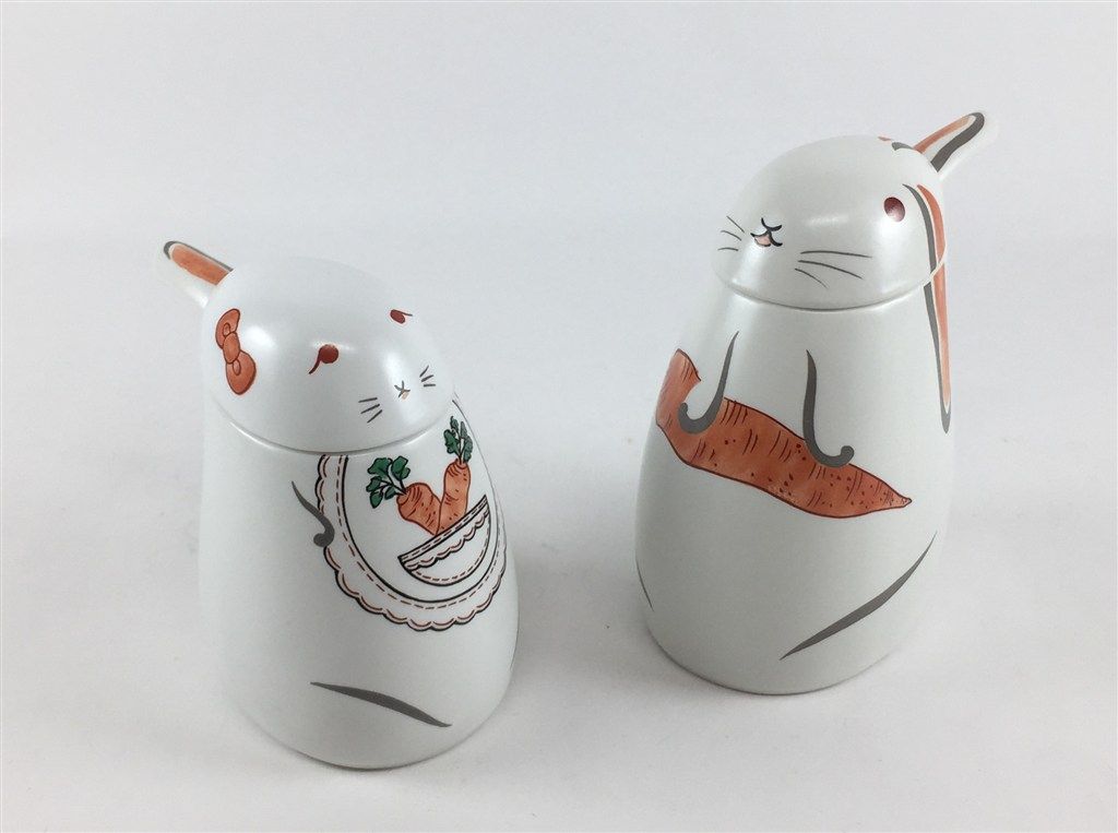 赤楽茶碗　楽入窯　茶碗　干支茶碗　うさぎ　兎　お茶会に　波兎 赤楽茶碗 楽入窯 茶碗 干支茶碗 うさぎ 兎 お茶会に 波兎