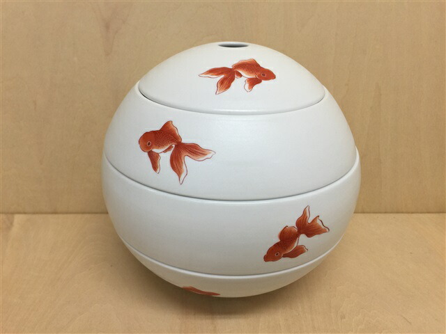 【大売り出し継続期間 全品10％Off引き換え証 \u0026 P10倍】有田焼 李荘窯 玉重 金魚【3段重 16珊 小っちゃい 金魚/珠型三段重 魚飾りつけ お重 重箱 1人用大きさ 小さめ大きさ 御節 おせち入れ おせち一皿分の料理入れ 食器 差し上げ物 差し上げ物 お正月 お花見 祝賀会】