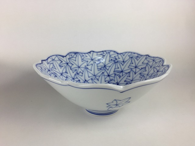 波佐見焼 洸琳窯 135桔梗鉢.藍紅葉詰【13.5cm 小鉢 紅葉模様 紅葉柄 青色 鉢 紅葉 秋 和食器 磁器】