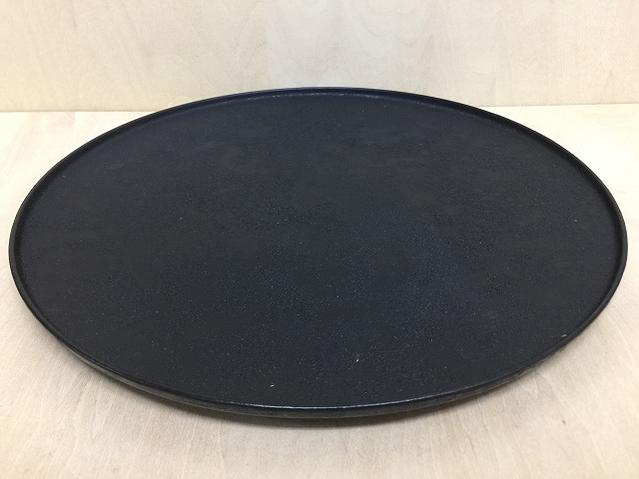 有田焼 吉右衛門窯 frame30cmプレート(黒泡化粧)【30cm 大皿 丸皿 プレート 平皿 黒色 黒いお皿 おしゃれ 泡化粧】｜有田焼やきものギャラリー　つじ信