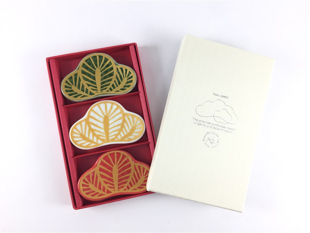 有田焼　伯父山窯　花札セット 楽天市場】有田焼 花札セット(木箱入り/花札48枚) 親和伯父山窯