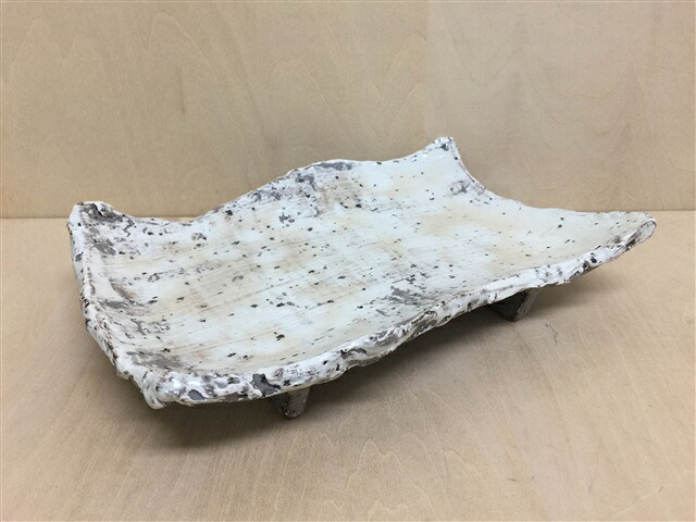 波佐見焼 利左衛門窯 スカシ刷毛(荒)マット ゲタ足焼き皿/大【焼き皿 角皿 23cm 手作り】