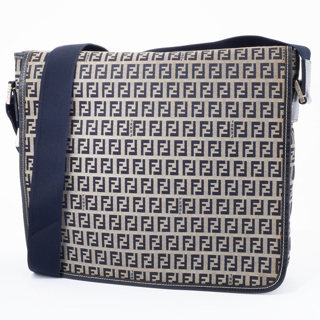 フェンディ FENDI バッグ 中古 メンズ ショルダーバッグ ズッカ メッセンジャーバッグ ネイビー