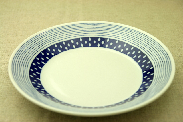 蒼露（そうろ）　24cm大皿　青と白の反らし型8.0皿ドロップ　ボーダー　ディナープレート　カレー皿　パスタ皿　和食器　日本製　カネ定　蒼の器画像