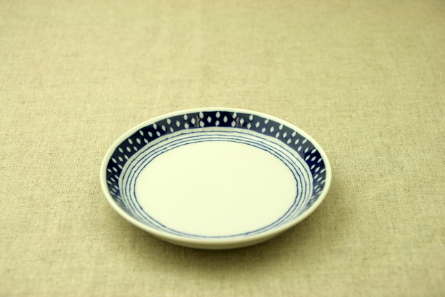 蒼露（そうろ）　取り皿　青と白の反らし型4.5皿　ドロップ　ボーダー　小皿　和食器　日本製　カネ定　蒼の器画像