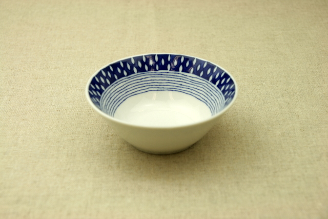 蒼露（そうろ）　小鉢　青と白の反らし型4.5鉢　ドロップ　ボーダー　ボウル　和食器　日本製　カネ定　蒼の器画像