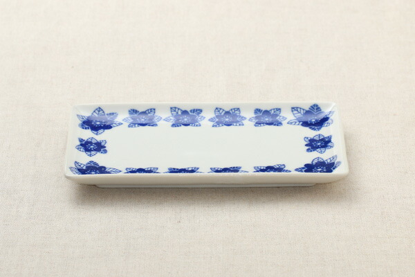 楽天市場 雪割草 5cm 長角皿 青い花柄焼き物皿 お魚皿 日本製 食器 プレート ナチュラル和洋食器 うつわやさん